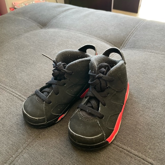 Girls Nike Jordan’s - Picture 9 of 9